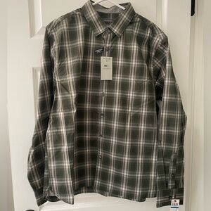 Men’s NWT Van Heusen Plaid Button Down Dress Shirt